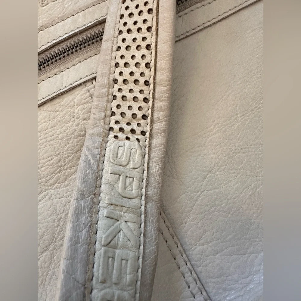 Spikes and Sparrow White Leather Shoulder Bag Purse